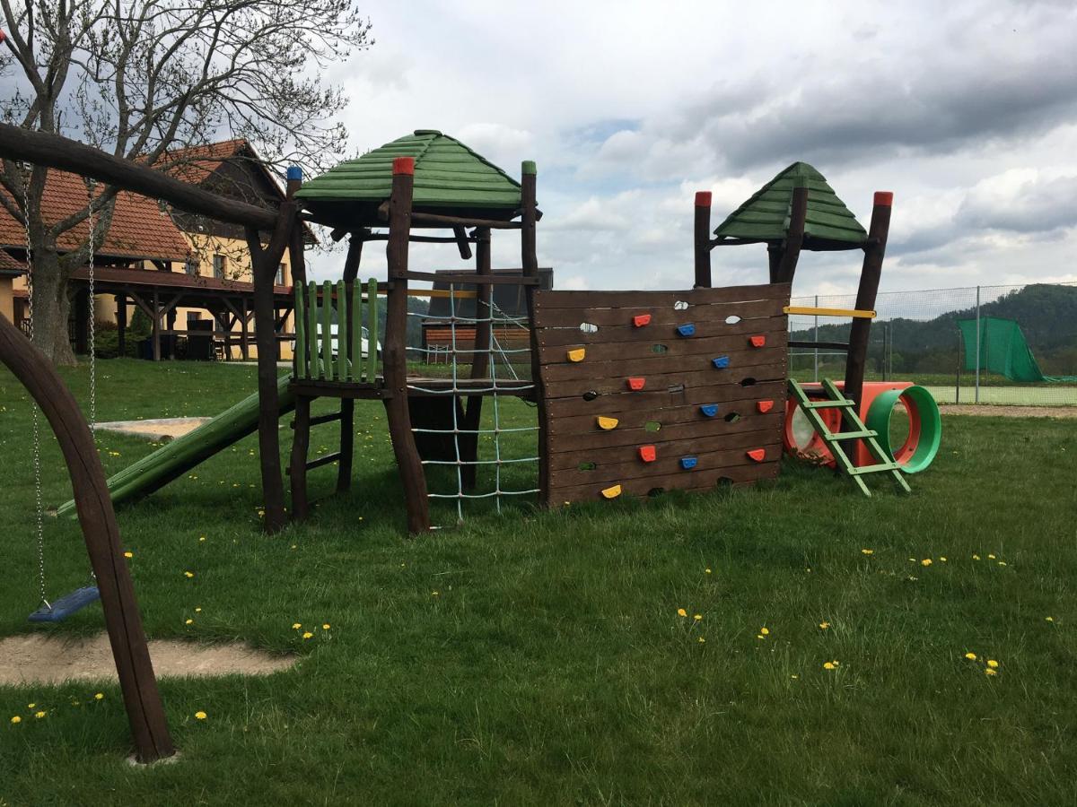Pension Hofberg Єтршиховіце Екстер'єр фото