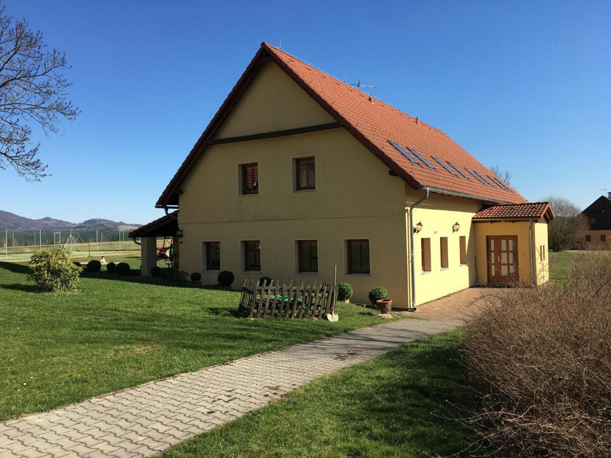 Pension Hofberg Єтршиховіце Екстер'єр фото