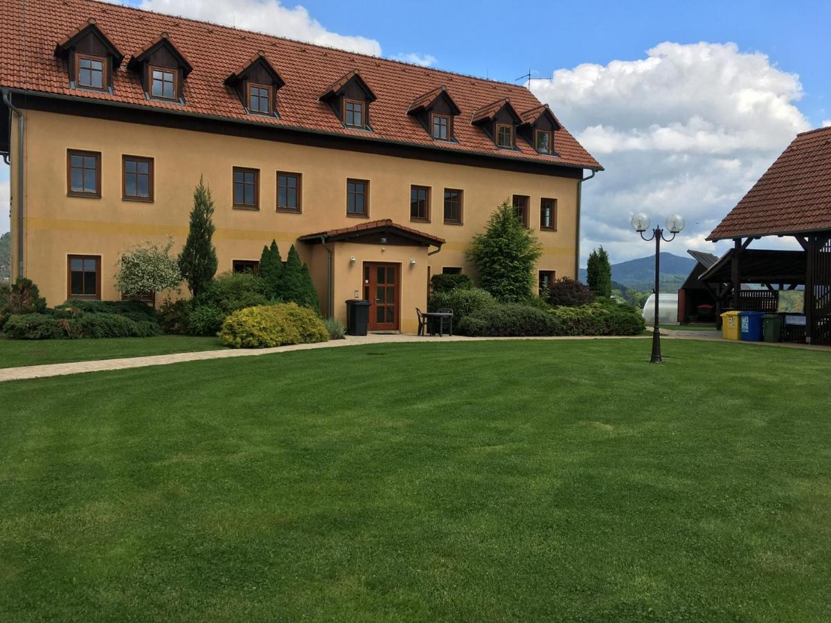 Pension Hofberg Єтршиховіце Екстер'єр фото