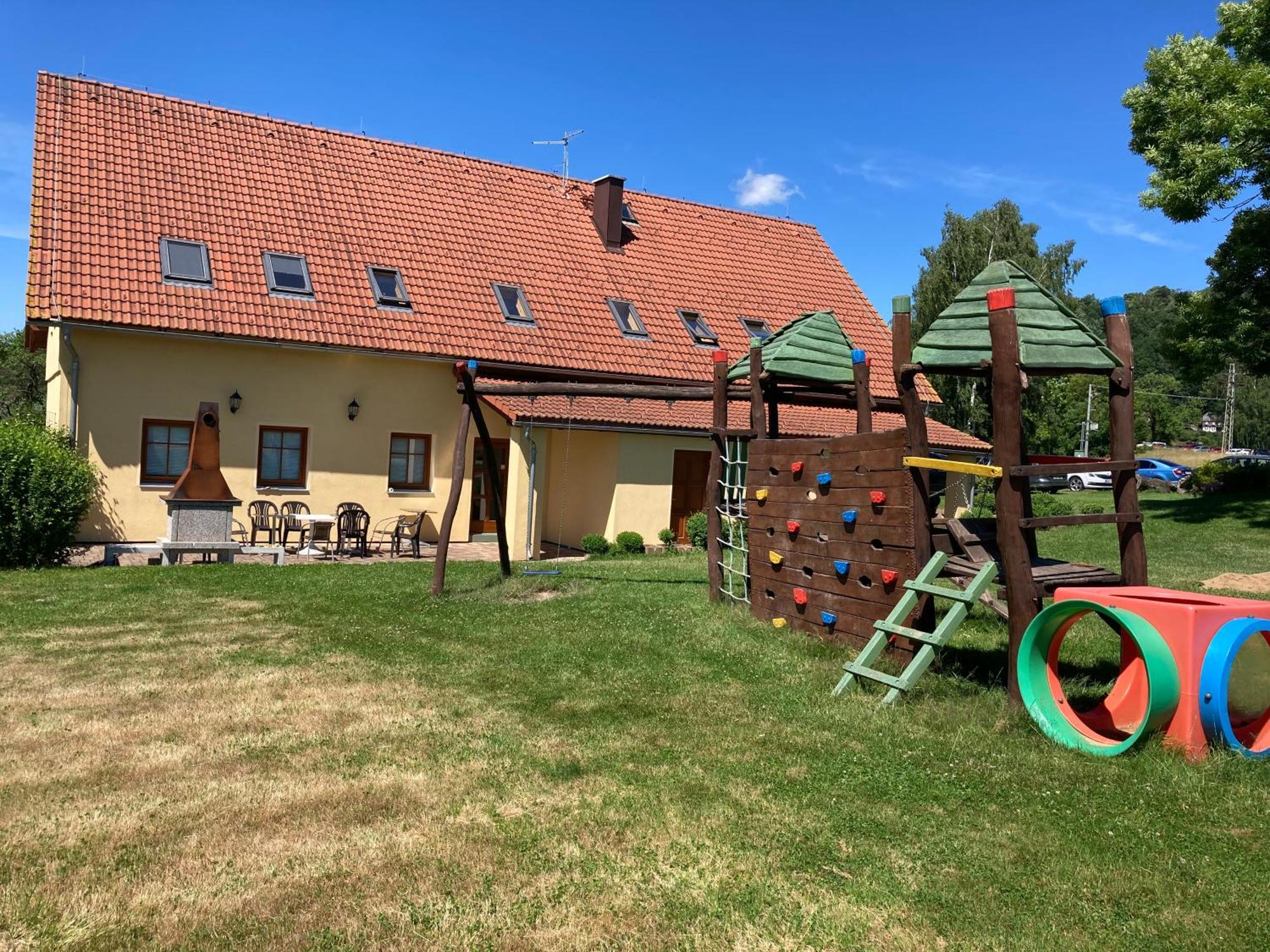 Pension Hofberg Єтршиховіце Екстер'єр фото