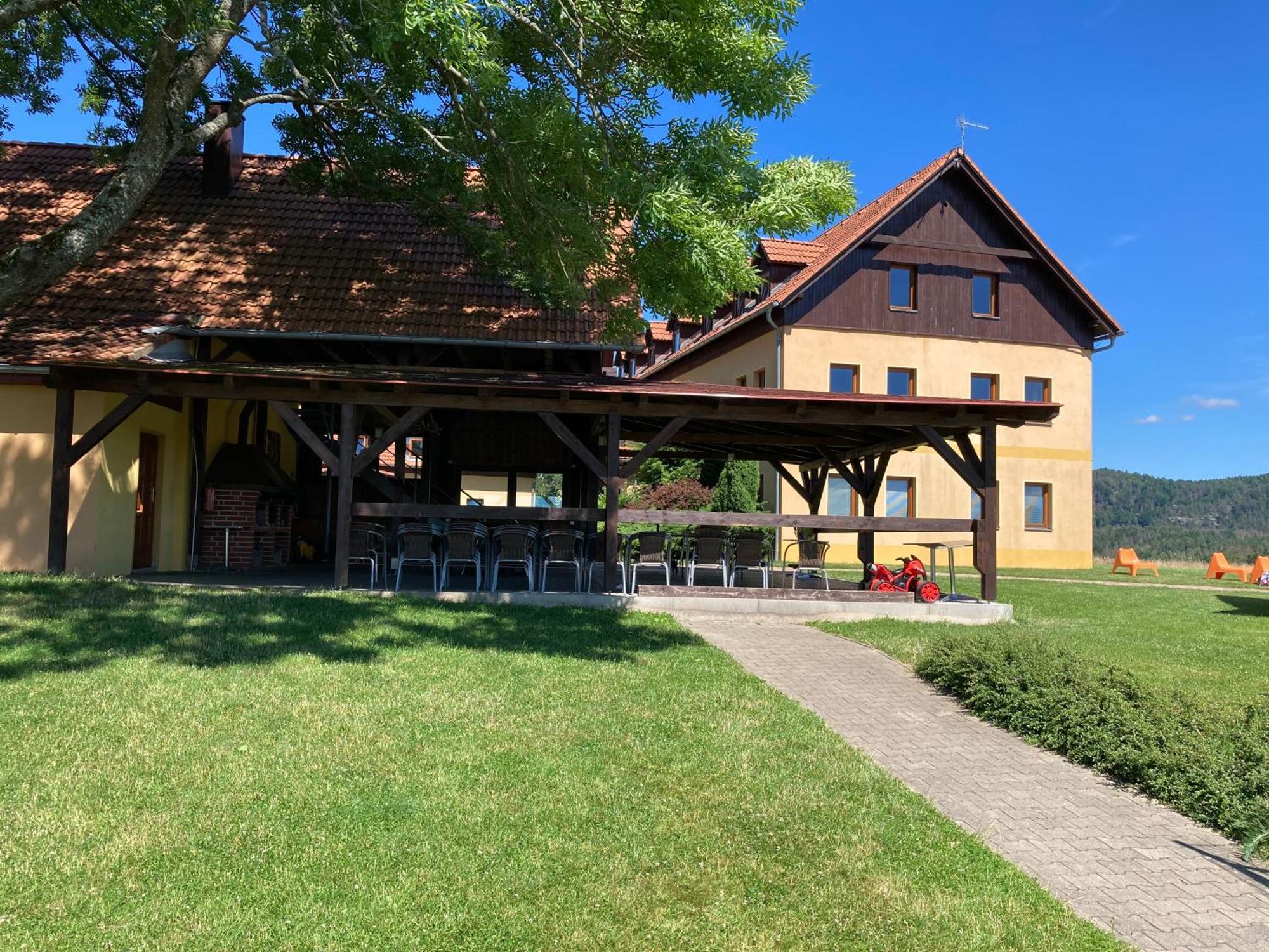Pension Hofberg Єтршиховіце Екстер'єр фото